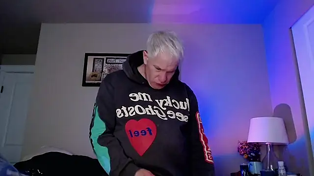 Snapshot of Snarfle82 chatting on 30, 11, 2025 Snarfle82 online show from 30, 11, 2025