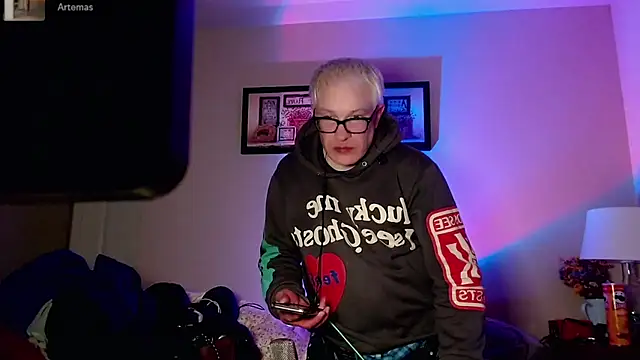 Snapshot of Snarfle82 chatting on 4, 12, 2025 Snarfle82 online show from 4, 12, 2025