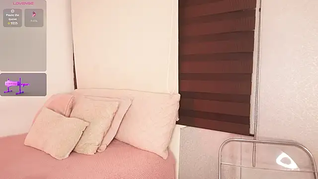 Alexxandra 12 online show from 4, 2, 2026