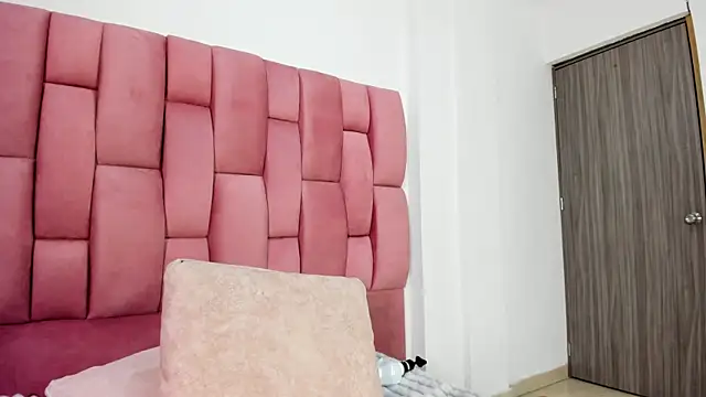 Lia sarahi online show from 5, 1, 2026