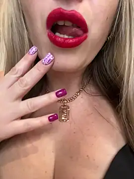 Snapshot of Kittenforyou chatting on 1, 3, 2025 Kittenforyou online show from 1, 3, 2025