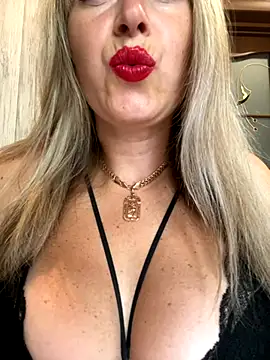 Snapshot of Kittenforyou chatting on 12, 9, 2025 Kittenforyou online show from 12, 9, 2025