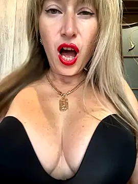 Snapshot of Kittenforyou chatting on 9, 10, 2025 Kittenforyou online show from 9, 10, 2025