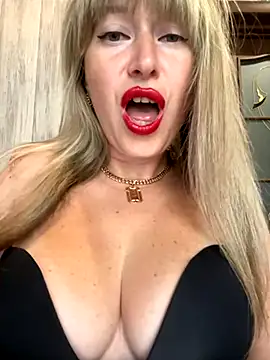 Snapshot of Kittenforyou chatting on 14, 10, 2025 Kittenforyou online show from 14, 10, 2025