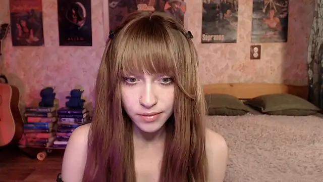 Snapshot of Friendly_Ellie chatting on 4, 6, 2026 Friendly Ellie online show from 4, 6, 2026