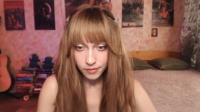 Snapshot of Friendly_Ellie chatting on 7, 7, 2026 Friendly Ellie online show from 7, 7, 2026