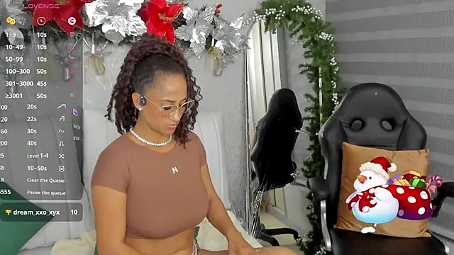 EmmaFerrary online show from 28, 11, 2025