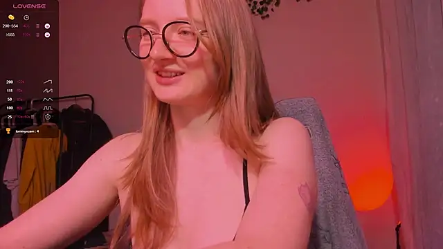 Snapshot of mollytuck chatting on 24, 10, 2025 mollytuck online show from 24, 10, 2025