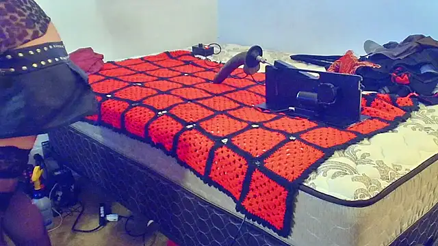 Snapshot of DoMeDoggyDiana chatting on 24, 10, 2025 DoMeDoggyDiana online show from 24, 10, 2025