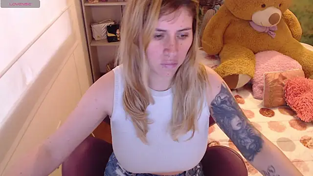 Snapshot of thamarajane chatting on 21, 4, 2026 thamarajane online show from 21, 4, 2026