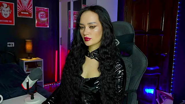 QueenAliss online show from 8, 10, 2025