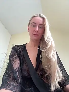Snapshot of CutieEmy chatting on 16, 4, 2026 CutieEmy online show from 16, 4, 2026