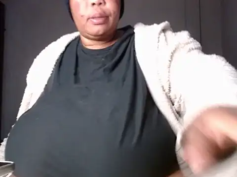 Snapshot of Lovelyboobs01 chatting on 6, 5, 2026 Lovelyboobs01 online show from 6, 5, 2026