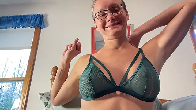 LeahWilde online show from 2, 4, 2026