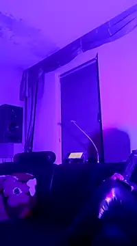 Snapshot of Crystalbitchx chatting on 7, 3, 2025 Crystalbitchx online show from 7, 3, 2025