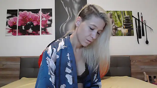 Naschkatze01 online show from 28, 10, 2025