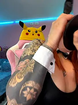 Luna Paris  online show from 11, 10, 2025