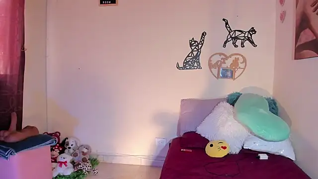 Snapshot of annyluna1 chatting on 15, 10, 2025 annyluna1 online show from 15, 10, 2025