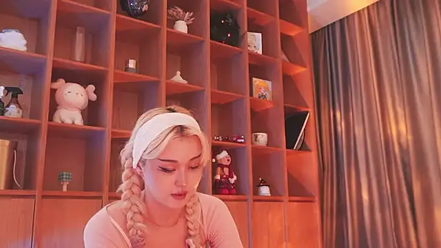 hyun chia online show from 25, 11, 2025