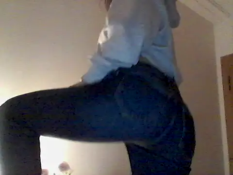 ocean eyess  online show from 18, 4, 2026