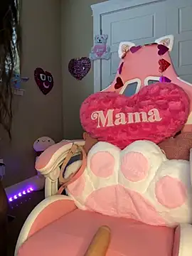 Snapshot of Tikalalin chatting on 11, 1, 2025 Tikalalin online show from 11, 1, 2025