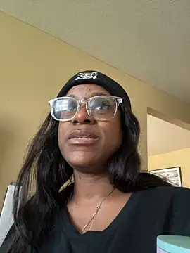 Snapshot of Tikalalin chatting on 16, 9, 2025 Tikalalin online show from 16, 9, 2025