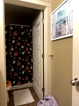 Snapshot of Tikalalin chatting on 12, 10, 2025 Tikalalin online show from 12, 10, 2025