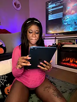 Snapshot of Tikalalin chatting on 2, 11, 2025 Tikalalin online show from 2, 11, 2025