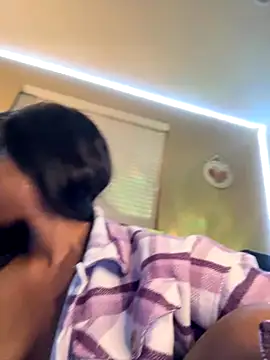 Snapshot of Tikalalin chatting on 8, 11, 2025 Tikalalin online show from 8, 11, 2025