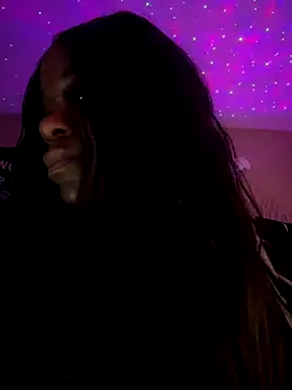 Snapshot of Tikalalin chatting on 11, 11, 2025 Tikalalin online show from 11, 11, 2025