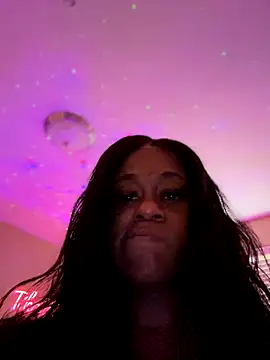 Snapshot of Tikalalin chatting on 14, 11, 2025 Tikalalin online show from 14, 11, 2025