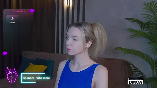 Snapshot of Holl1Would chatting on 28, 1, 2025 Holl1Would online show from 28, 1, 2025