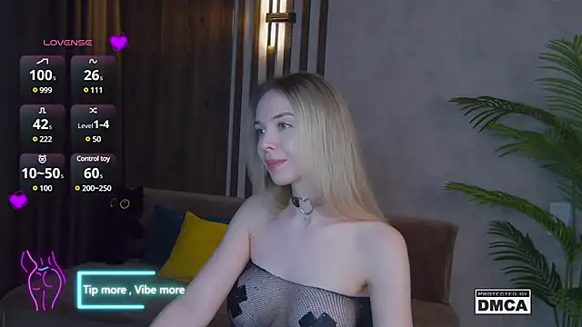 Snapshot of Holl1Would chatting on 2, 3, 2025 Holl1Would online show from 2, 3, 2025