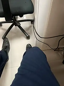 Desi Londa 143 online show from 13, 3, 2025