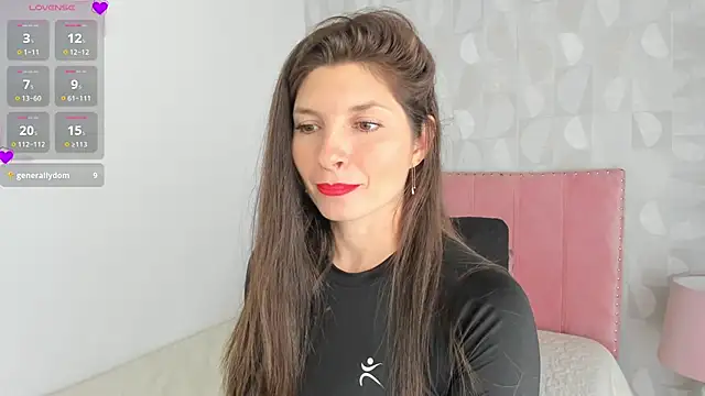 Snapshot of Azahara_Amin_ chatting on 8, 10, 2025 Azahara Amin online show from 8, 10, 2025