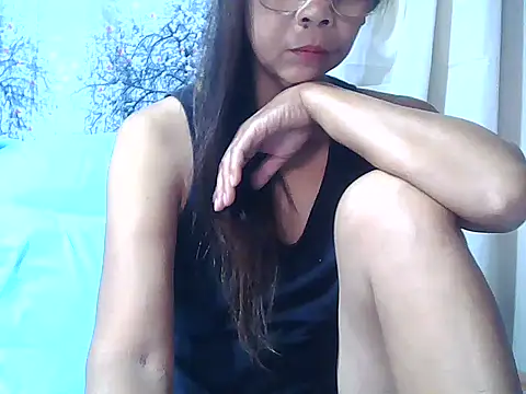 Snapshot of urwife_tobe chatting on 7, 11, 2025 urwife tobe online show from 7, 11, 2025