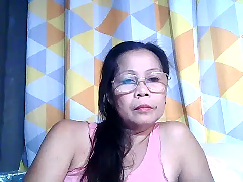 Snapshot of urwife_tobe chatting on 21, 11, 2025 urwife tobe online show from 21, 11, 2025