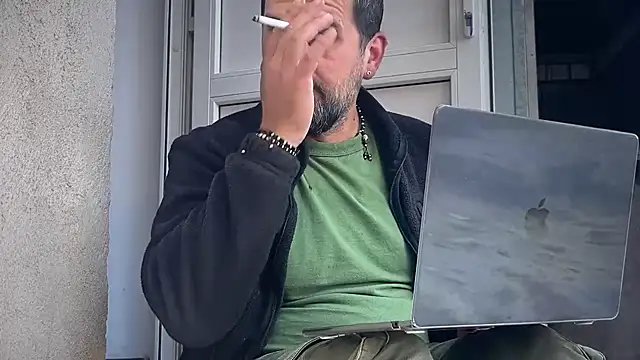 Snapshot of TigerOne19 chatting on 1, 11, 2025 TigerOne19 online show from 1, 11, 2025