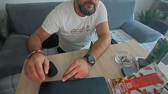 Snapshot of TigerOne19 chatting on 24, 11, 2025 TigerOne19 online show from 24, 11, 2025