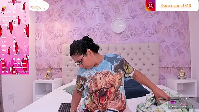 DanielleEvans  online show from 12, 2, 2025