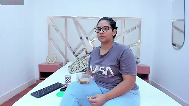 DanielleEvans  online show from 25, 2, 2025