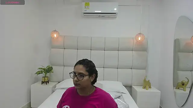 DanielleEvans  online show from 19, 10, 2025