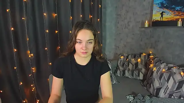 Snapshot of KristinaLoison chatting on 1, 2, 2025 KristinaLoison online show from 1, 2, 2025