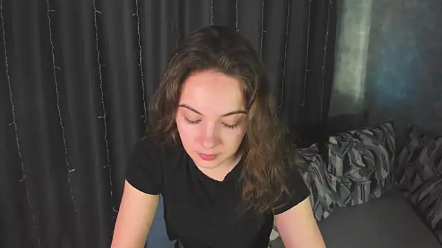 Snapshot of KristinaLoison chatting on 7, 3, 2025 KristinaLoison online show from 7, 3, 2025