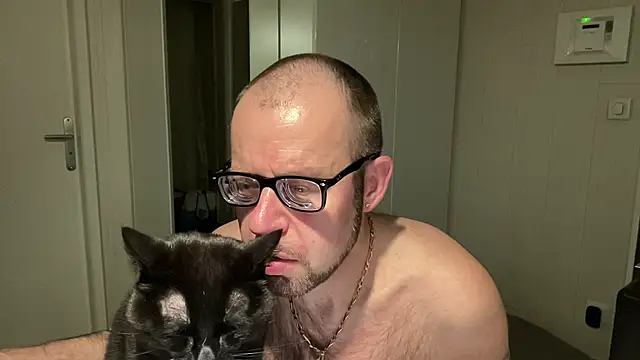 FABIOGLASSES online show from 5, 4, 2026