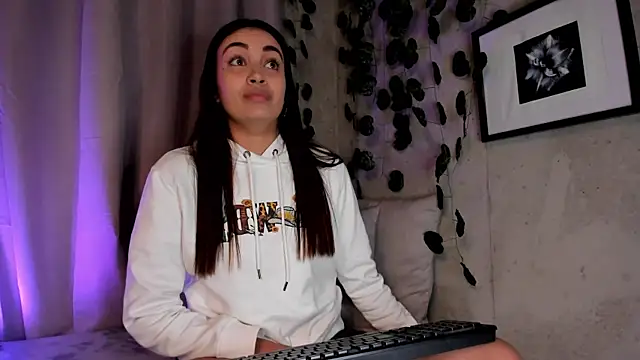 aisha es online show from 11, 3, 2025