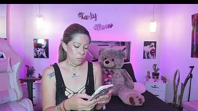 Karly moon online show from 20, 4, 2026
