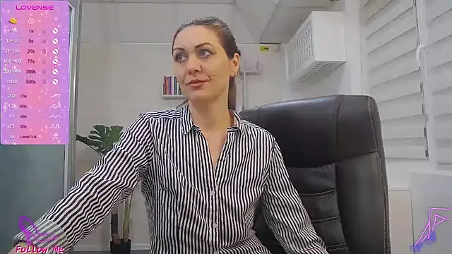 EllaMilf  online show from 24, 2, 2025