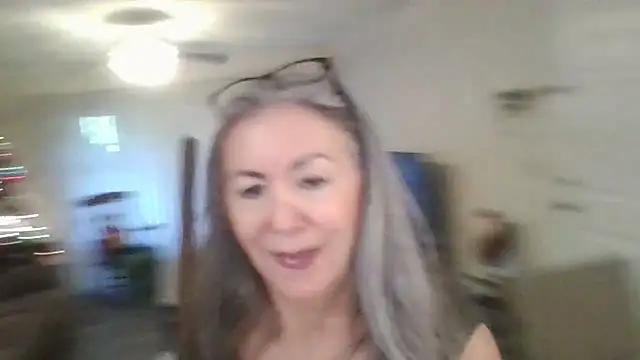 EvaRobinson online show from 2, 1, 2025