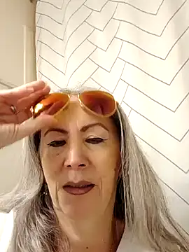 EvaRobinson online show from 17, 2, 2025